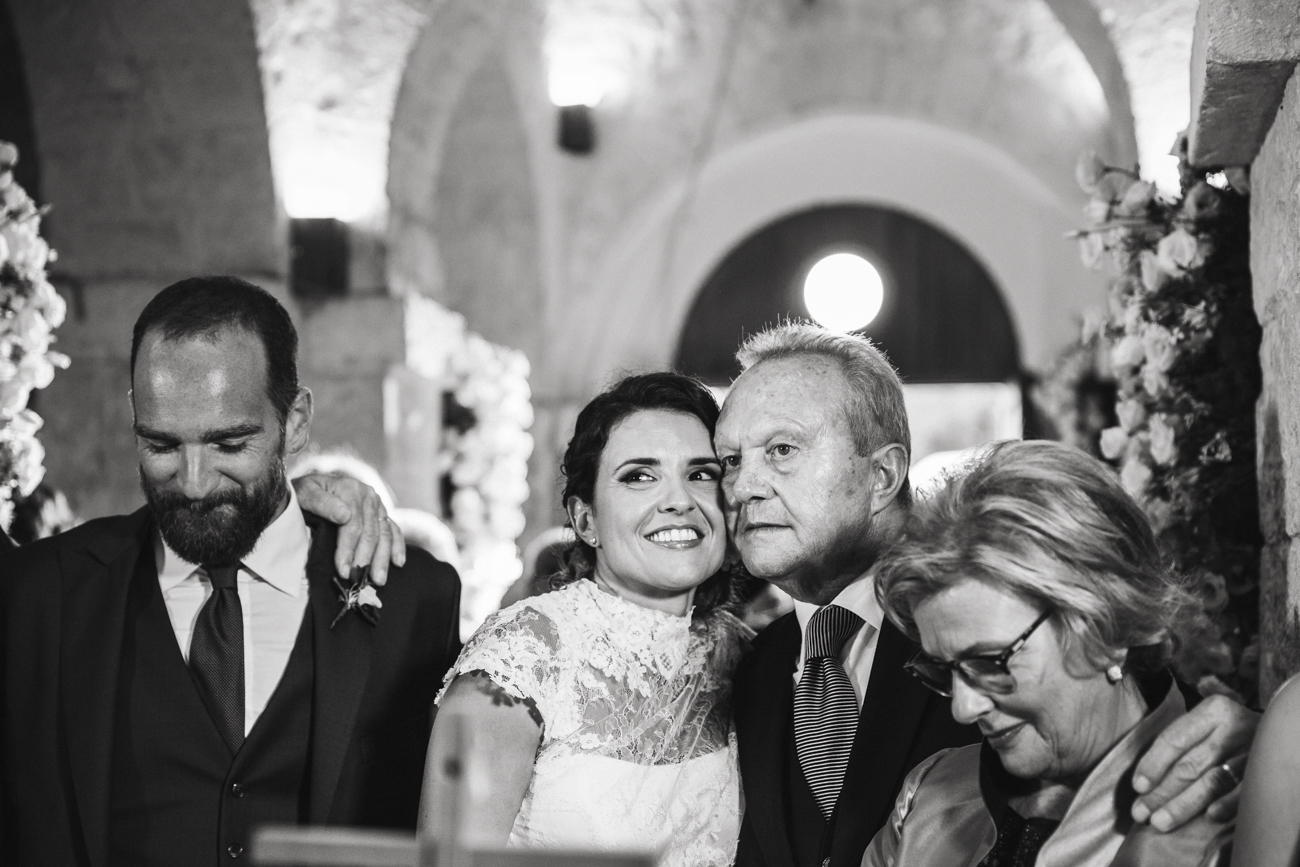 Matrimonio di Marco & Antonella, la sposa abbraccia il padre