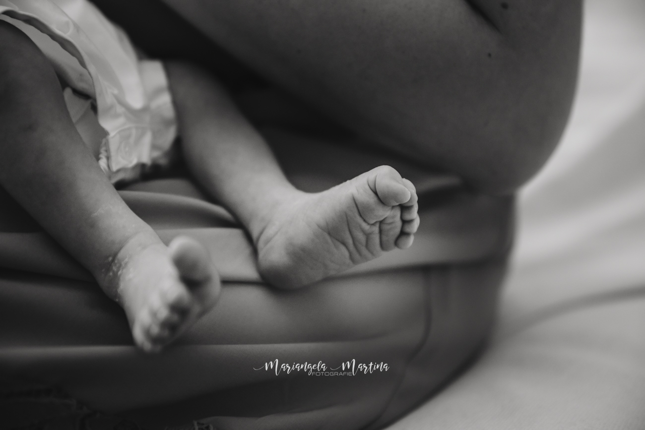 dettaglio piedi del neonato