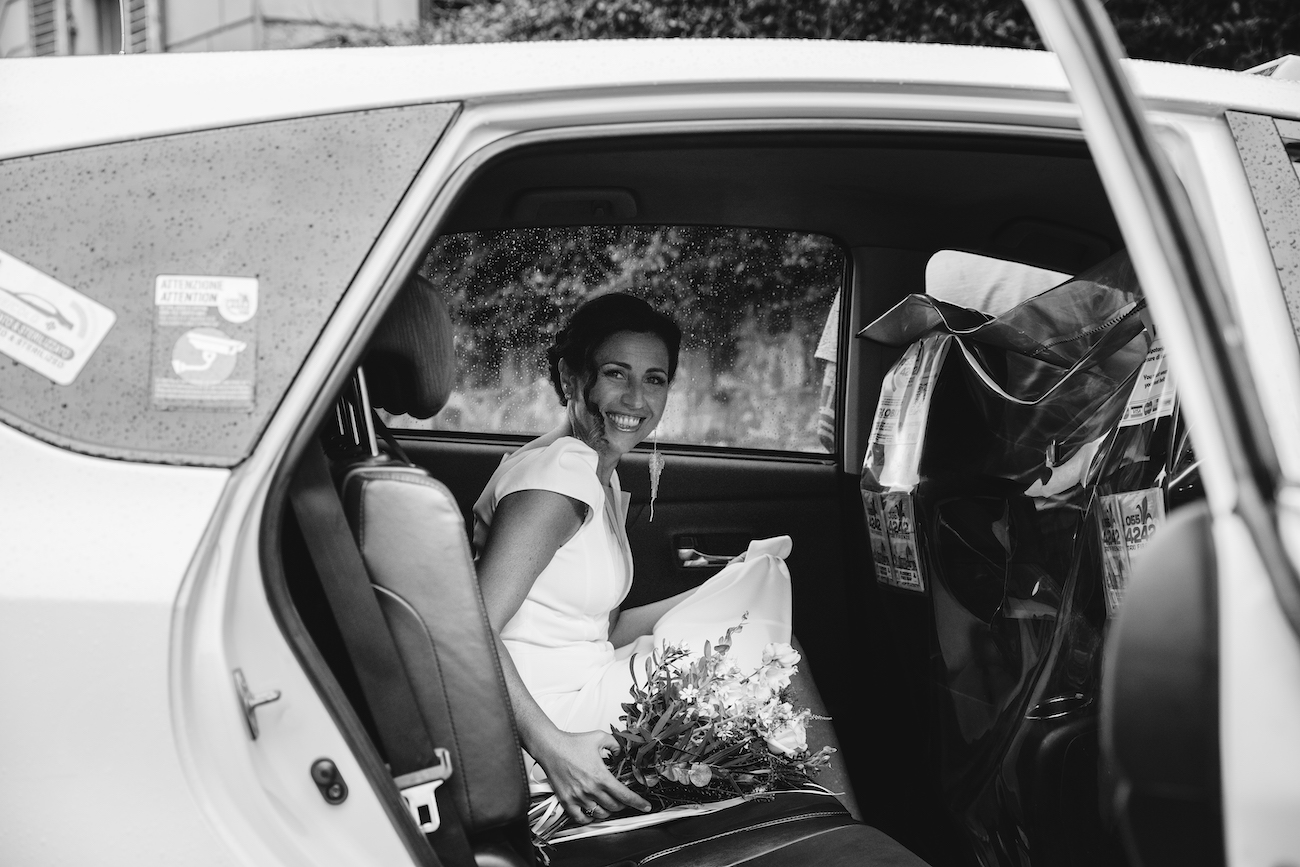 la sposa prende in taxi