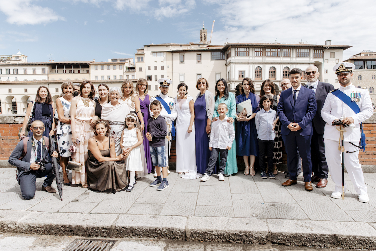foto di famiglia nei pressi del ponte vecchio