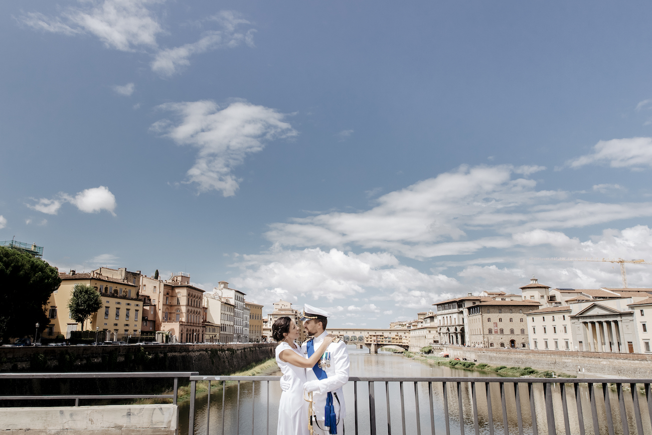 foto di coppia sposi con sfondo ponte vecchio