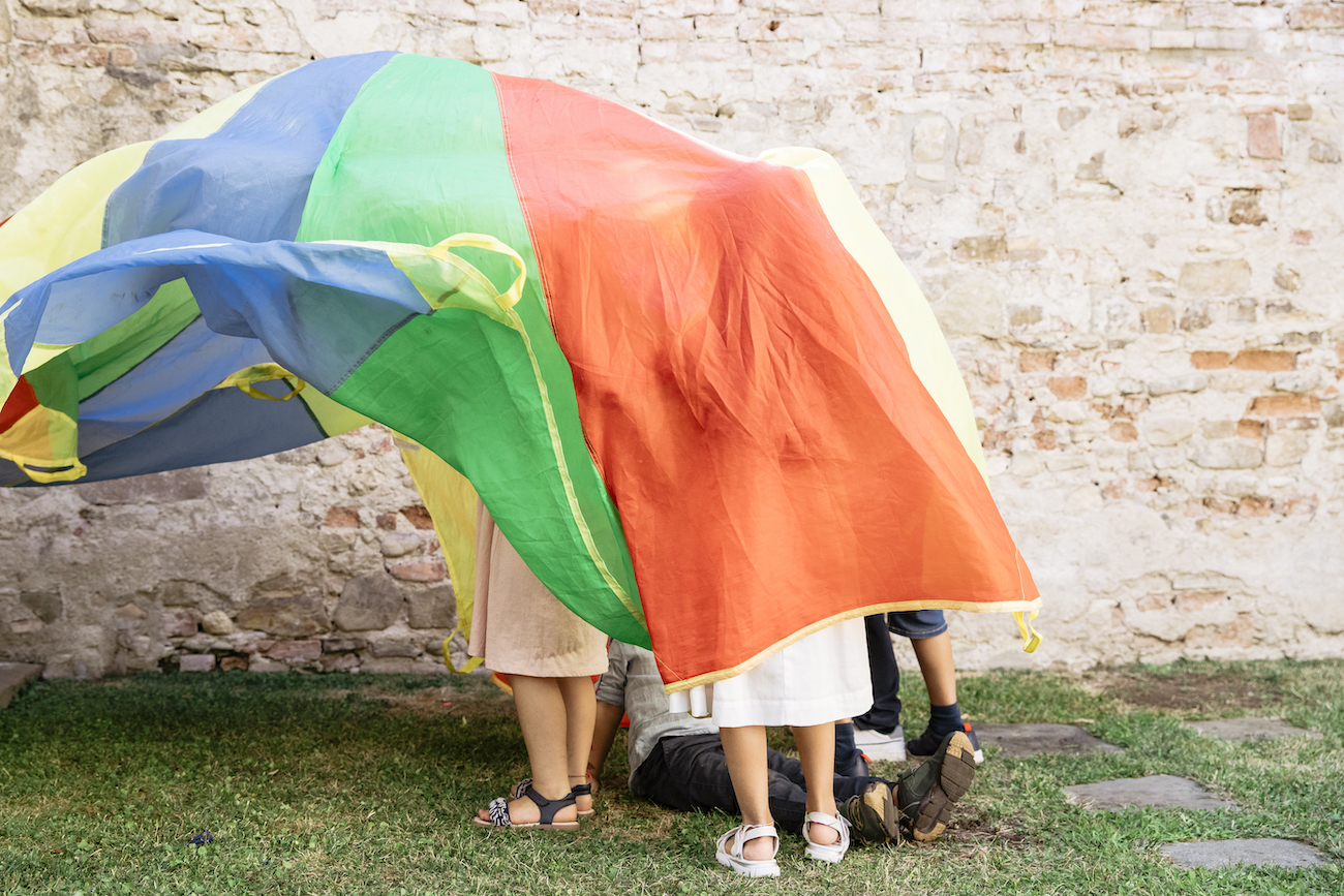 bambini che si divertono