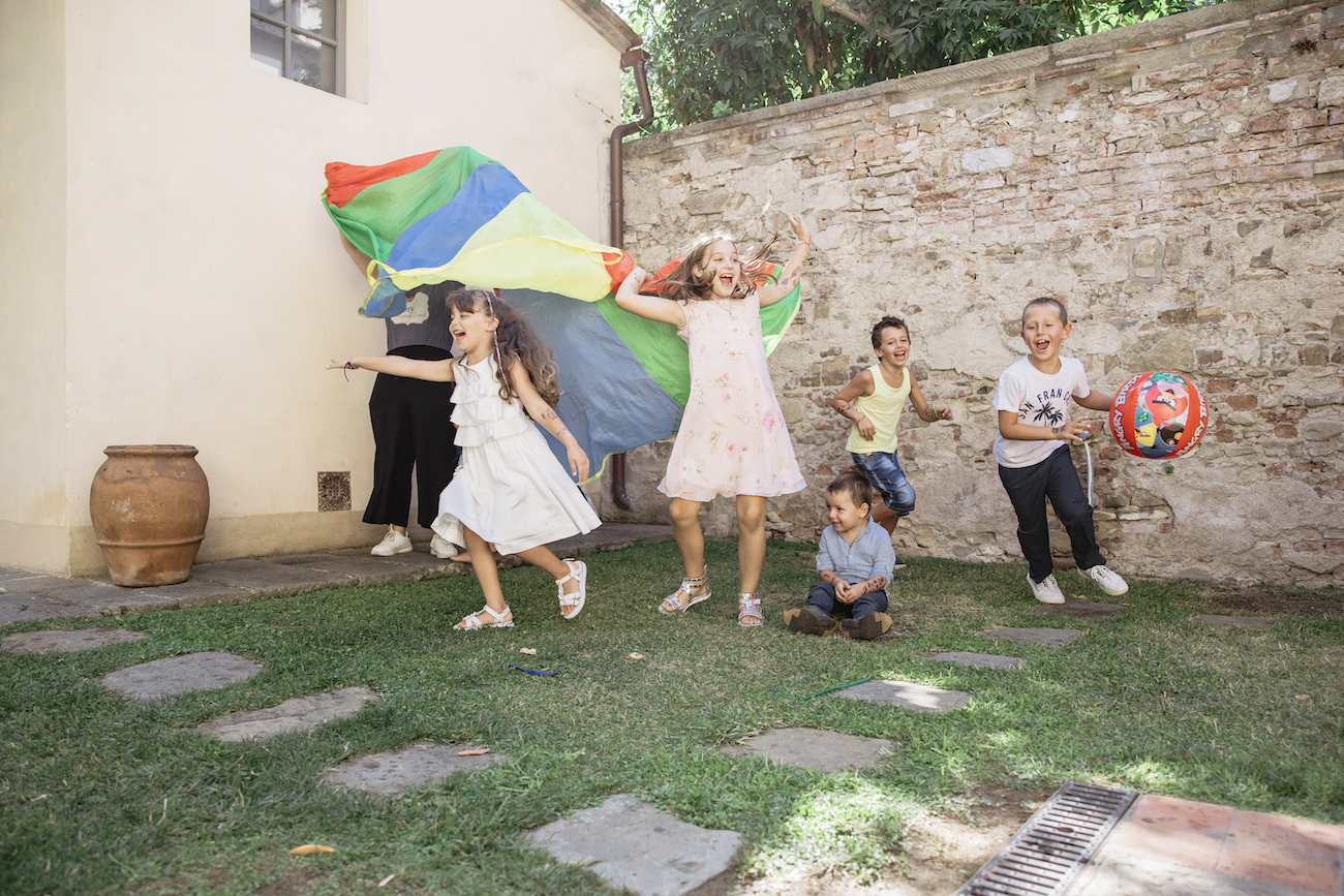 bambini che si divertono