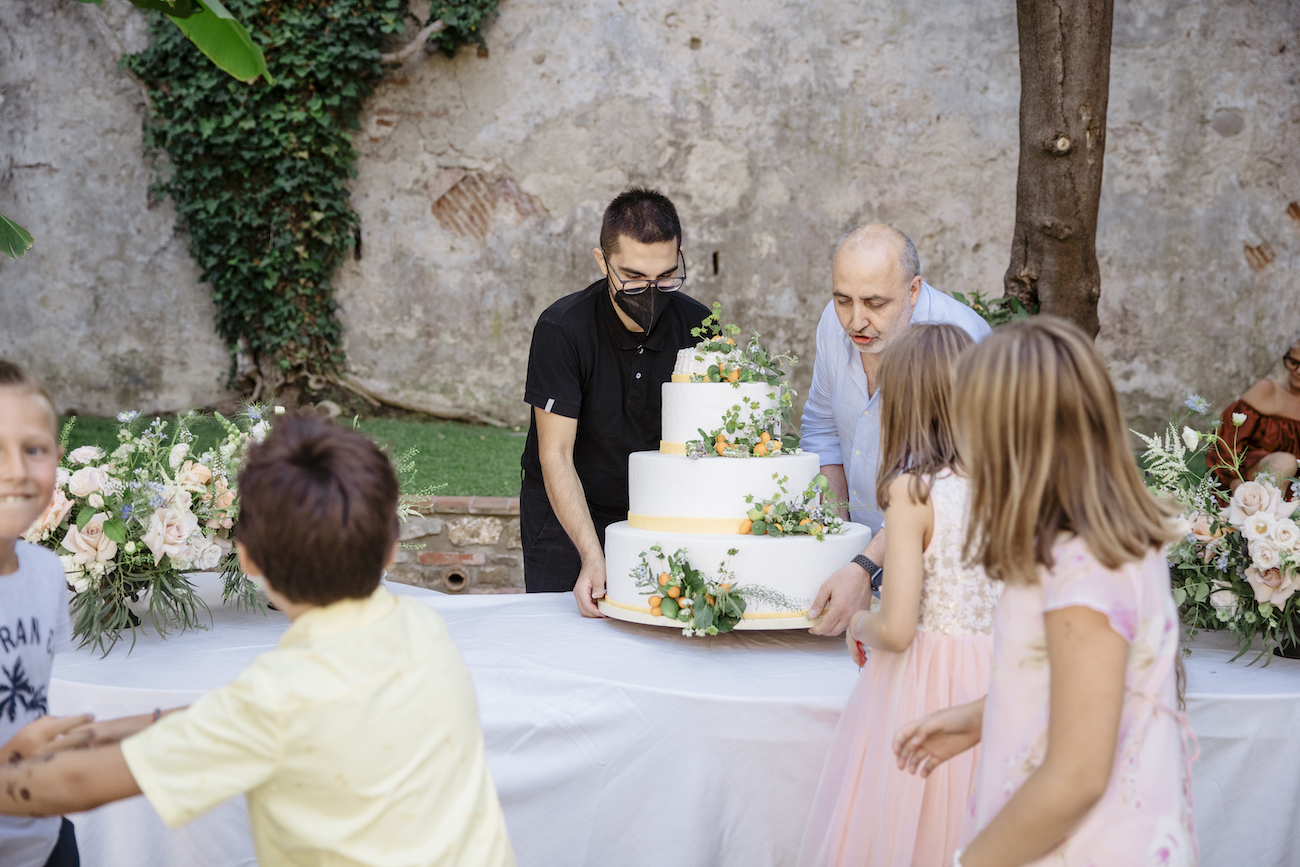 arriva la torta nuziale