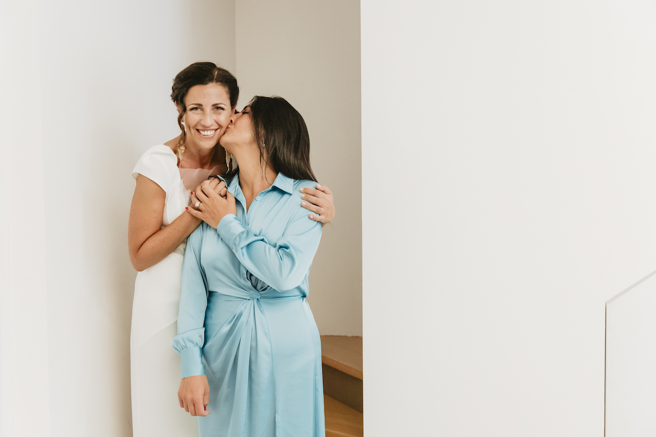 la sposa con sua sorella